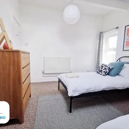 4 Bedroom House - Contractors Welcome * Scarborough