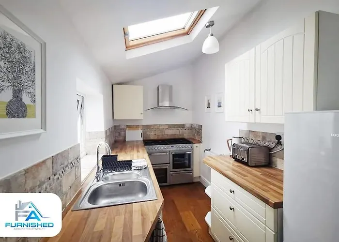 4 Bedroom House - Contractors Welcome スカーバラ