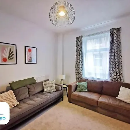 4 Bedroom House - Contractors Welcome *