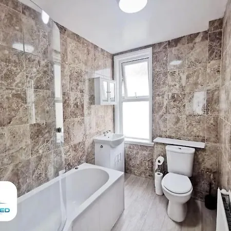 펜션 4 Bedroom House - Contractors Welcome 스카버러